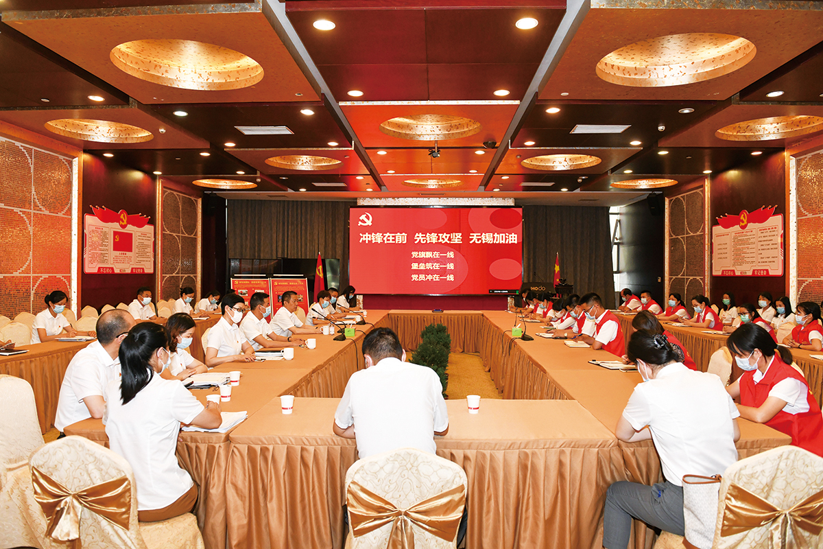 7月4日，菠菜担保网集团党委第一时间发出紧急通知，管控区内党员、干部、员工积极响应，就地转为志愿者，切实发挥菠菜担保网党员先锋模范作用，冲在抗疫一线。