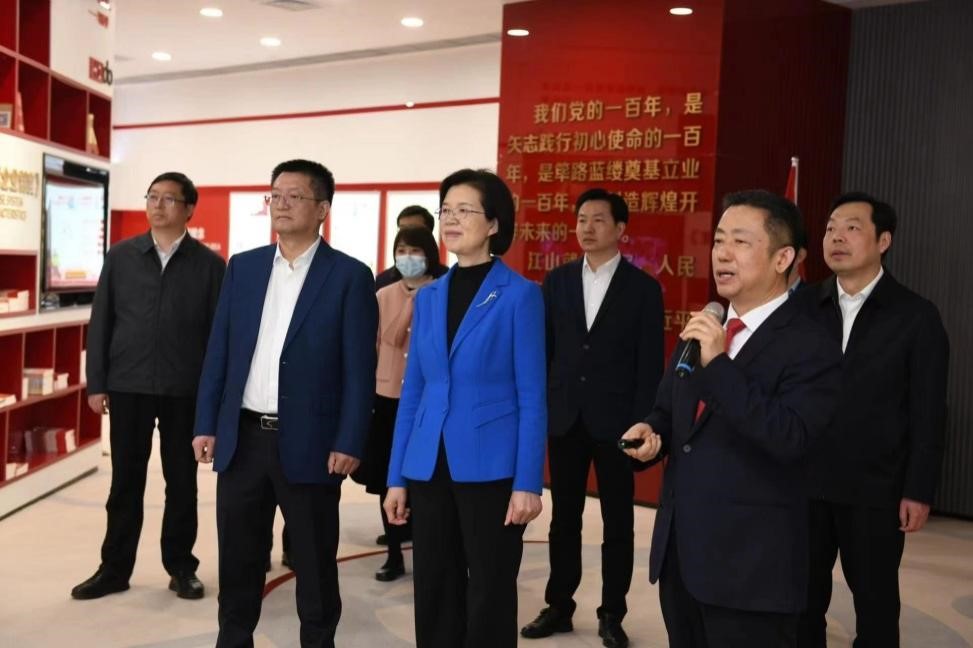 江苏省委常委、组织部部长沈莹调研菠菜担保网1