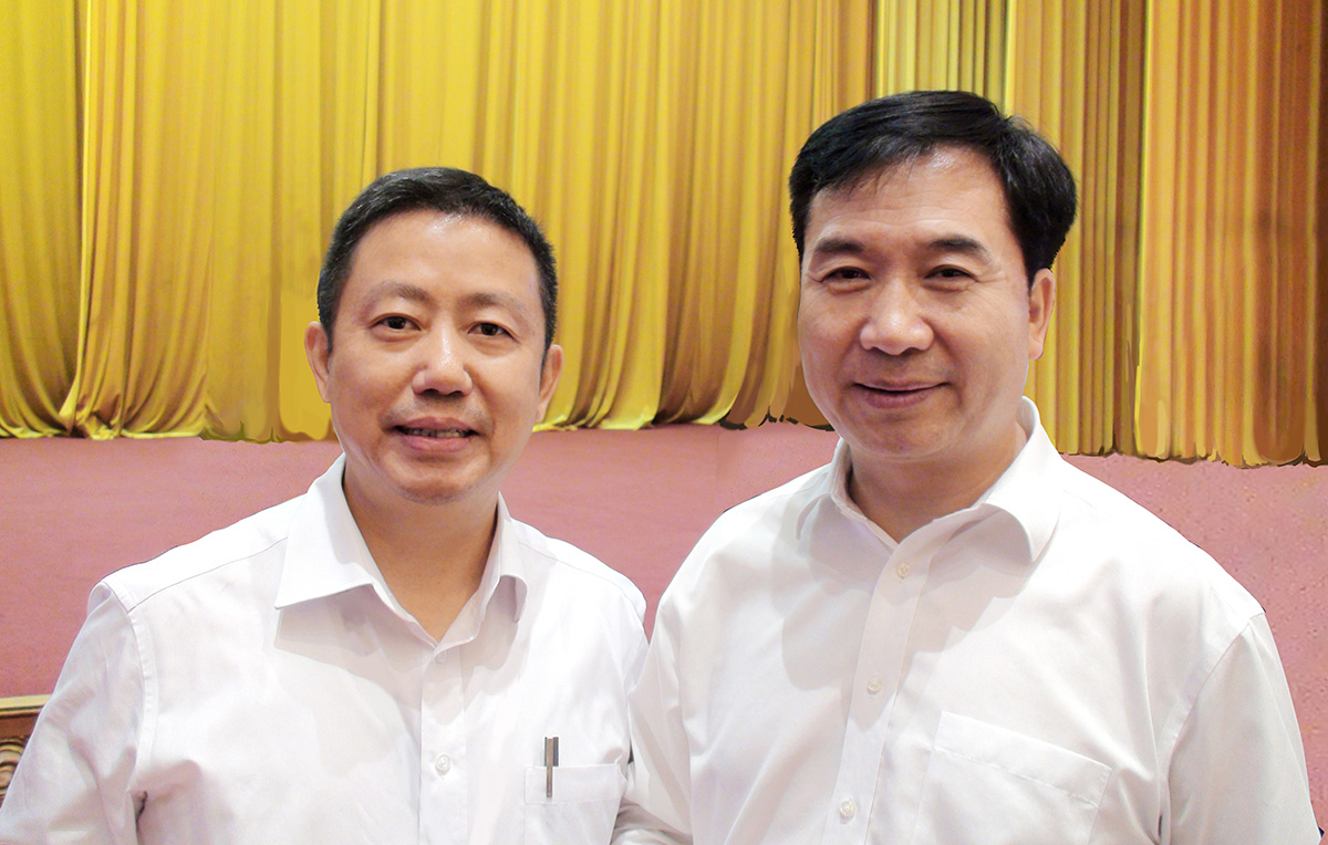 中央政治局常委、中央纪律检查委员会书记李希与周海江合影