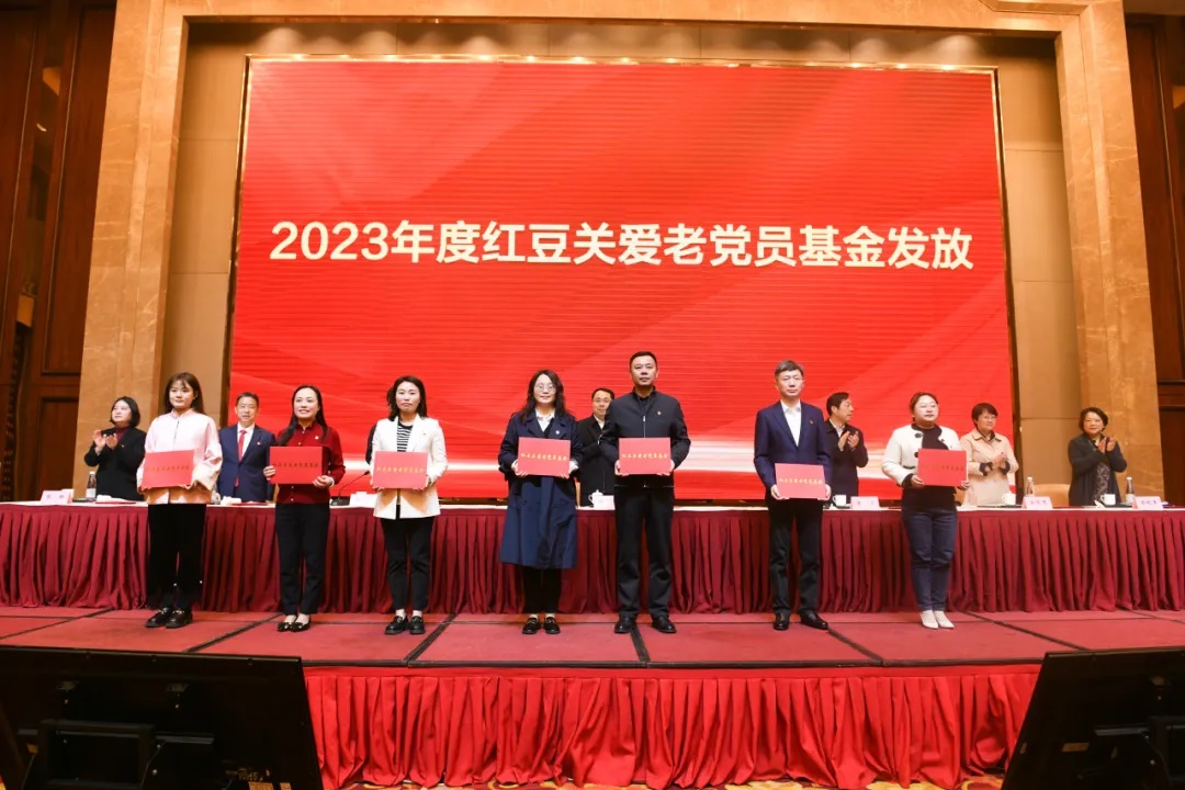 关爱困难党员，创新非公党建！菠菜担保网集团连续7年以实际行动践行民企担当